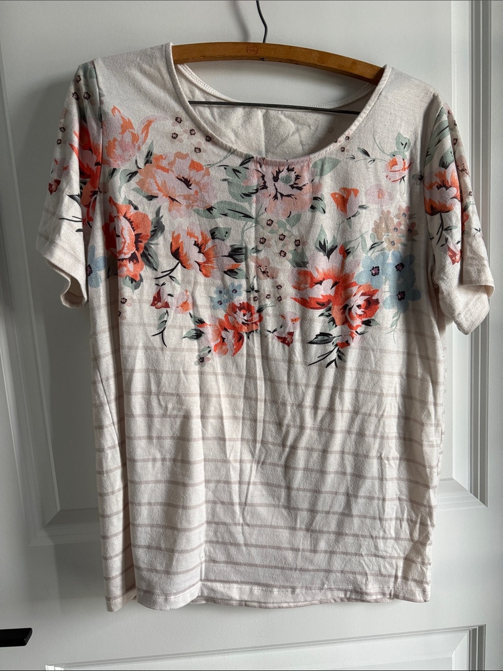 Boutique - Floral Scoop Neck Women's Top in Cream and Coral - L